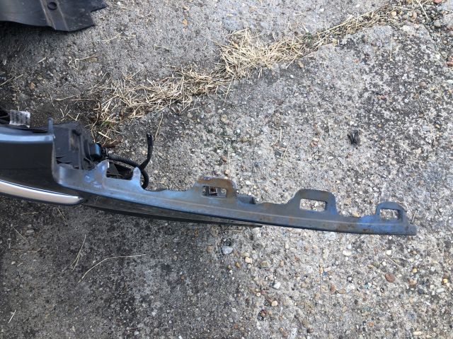 bontott PEUGEOT 407 Első Lökhárító (Részeivel)