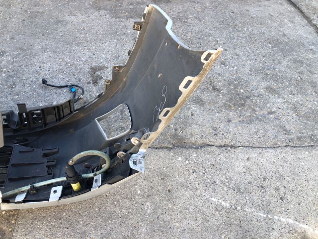 bontott PEUGEOT 407 Első Lökhárító (Részeivel)