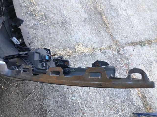 bontott PEUGEOT 407 Első Lökhárító (Részeivel)