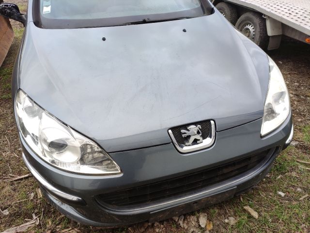 bontott PEUGEOT 407 Első Lökhárító (Részeivel)