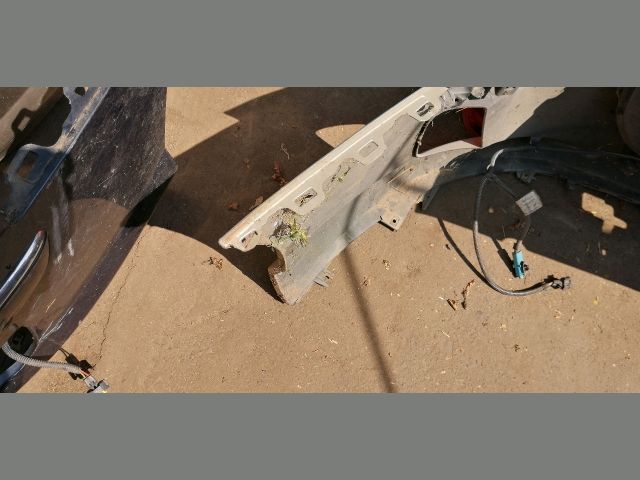 bontott PEUGEOT 407 Első Lökhárító (Részeivel)