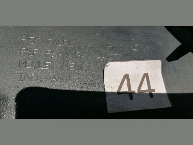 bontott PEUGEOT 407 Első Lökhárító (Részeivel)