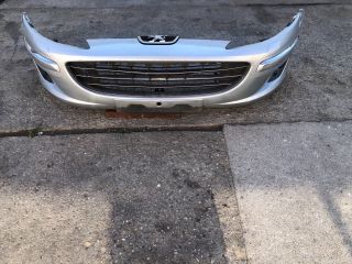 bontott PEUGEOT 407 Első Lökhárító (Részeivel)