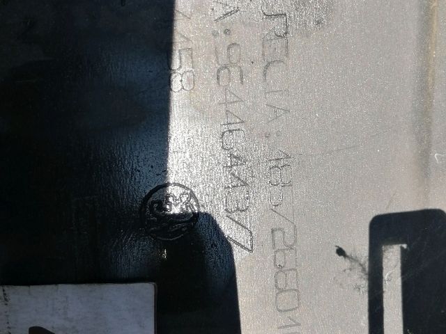 bontott PEUGEOT 407 Első Lökhárító (Részeivel)