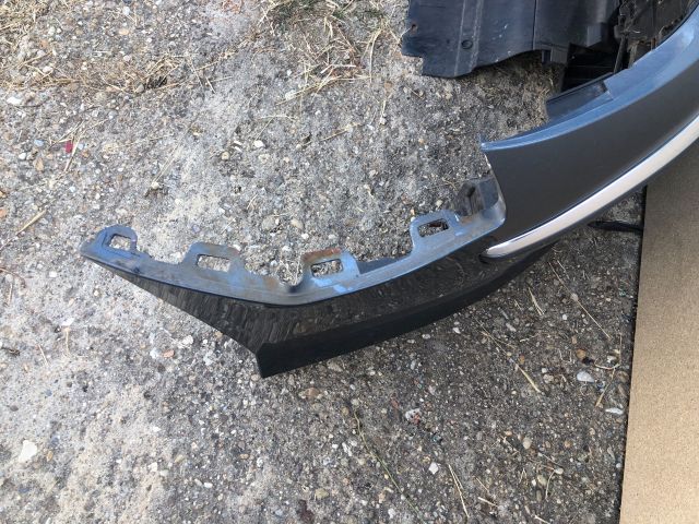 bontott PEUGEOT 407 Első Lökhárító (Részeivel)