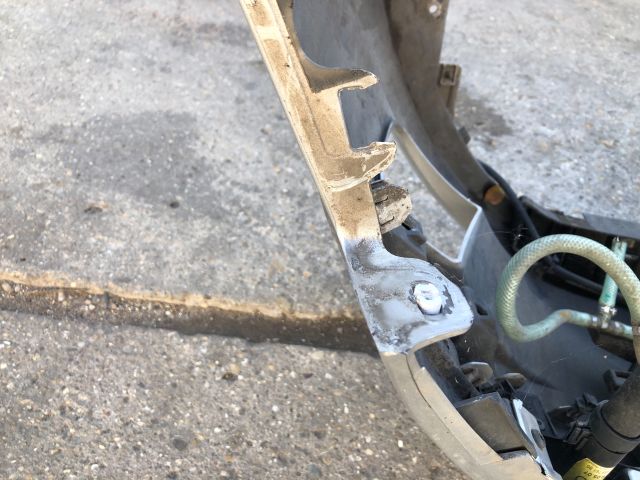 bontott PEUGEOT 407 Első Lökhárító (Részeivel)