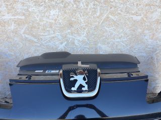bontott PEUGEOT 407 Első Lökhárító (Részeivel)