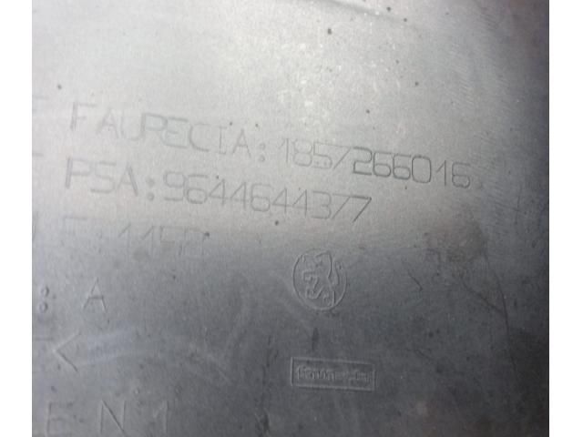 bontott PEUGEOT 407 Első Lökhárító (Üresen)