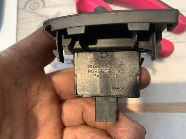 bontott PEUGEOT 407 Fényszórómagasság Állító Kapcsoló