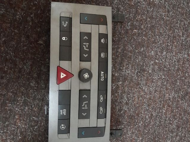 bontott PEUGEOT 407 Fűtéskapcsoló (digit klímás)