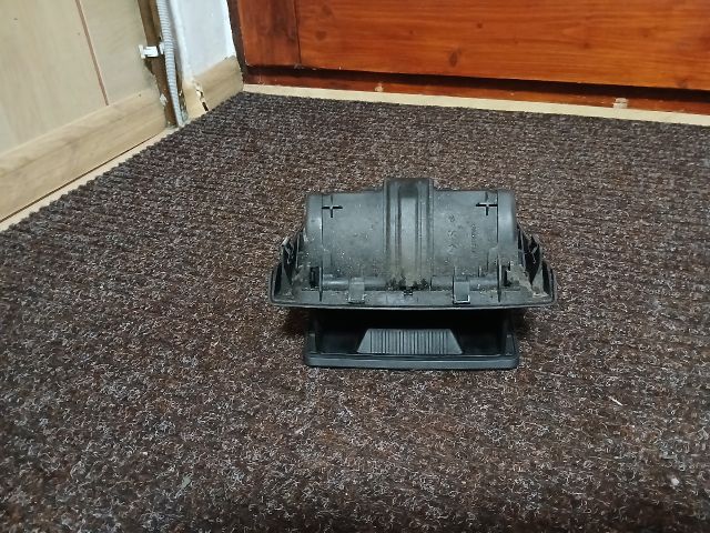 bontott PEUGEOT 407 Hátsó Hamutartó