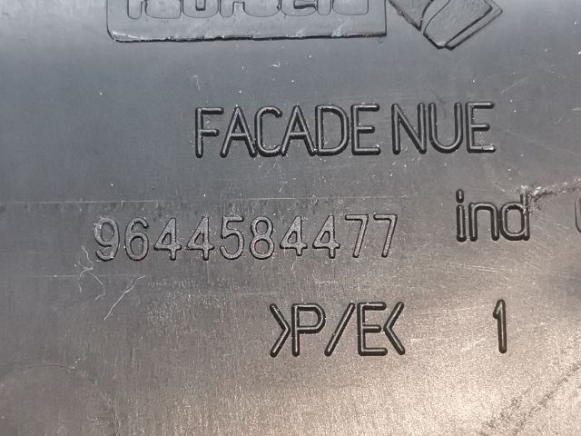 bontott PEUGEOT 407 Hátsó Hamutartó