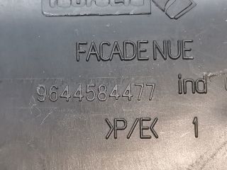 bontott PEUGEOT 407 Hátsó Hamutartó