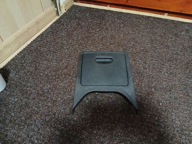 bontott PEUGEOT 407 Hátsó Hamutartó