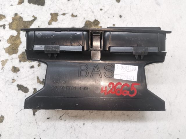 bontott PEUGEOT 407 Hátsó középső Szellőző