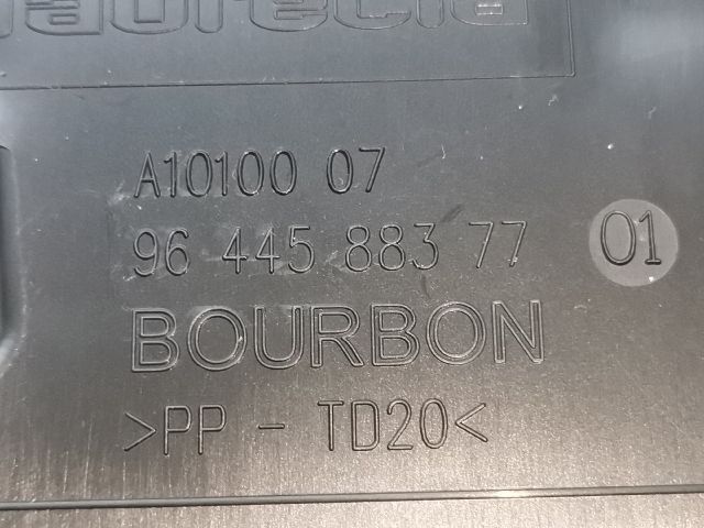 bontott PEUGEOT 407 Hátsó középső Szellőző