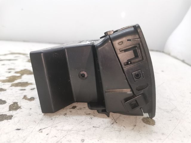 bontott PEUGEOT 407 Hátsó középső Szellőző