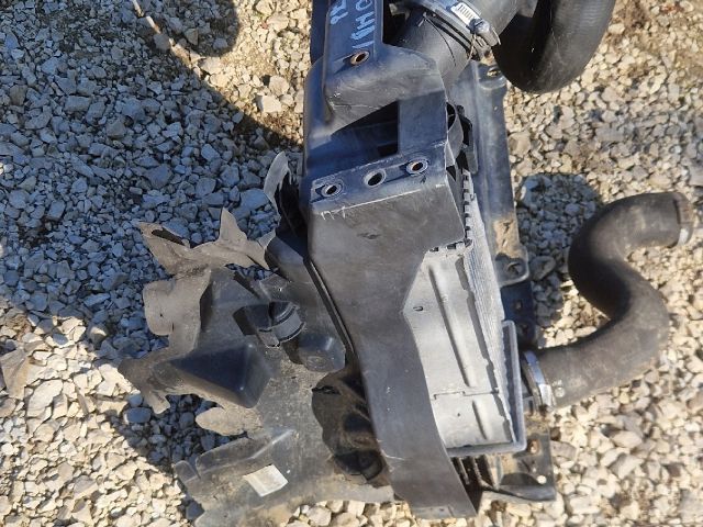 bontott PEUGEOT 407 Hűtőventilátor Tartó