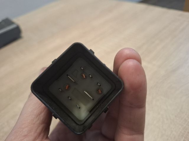 bontott PEUGEOT 407 Izzító Relé