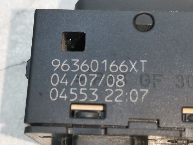 bontott PEUGEOT 407 Jobb első Ablakemelő Kapcsoló