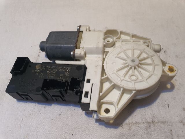 bontott PEUGEOT 407 Jobb első Ablakemelő Motor