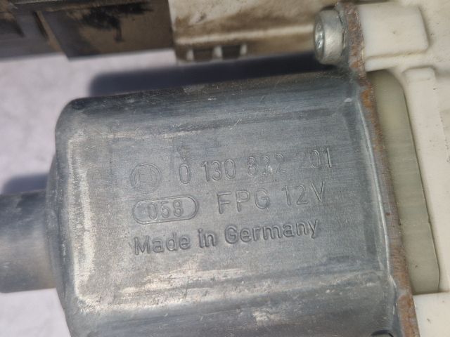 bontott PEUGEOT 407 Jobb első Ablakemelő Motor