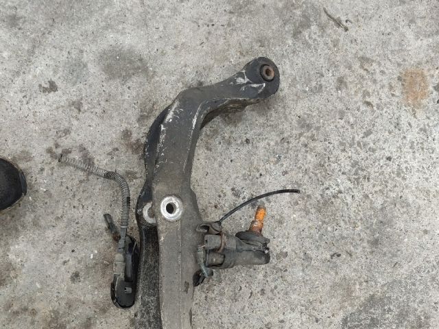 bontott PEUGEOT 407 Jobb első Futómű Kitámasztó