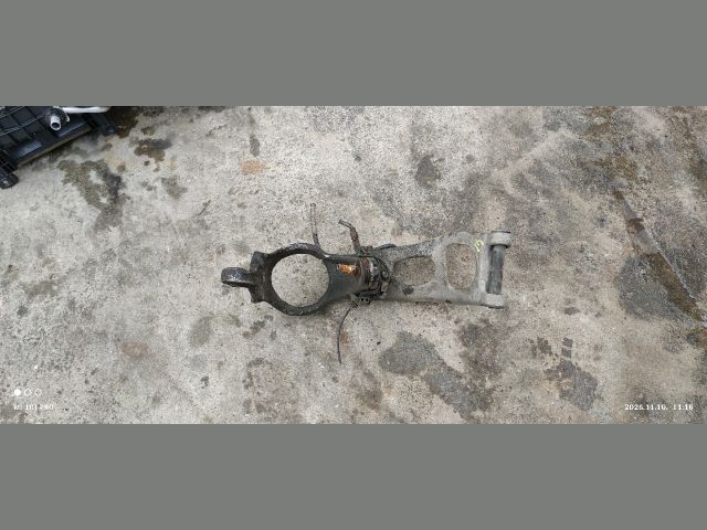 bontott PEUGEOT 407 Jobb első Futómű Kitámasztó