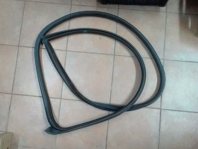 bontott PEUGEOT 407 Jobb első Gumikéder