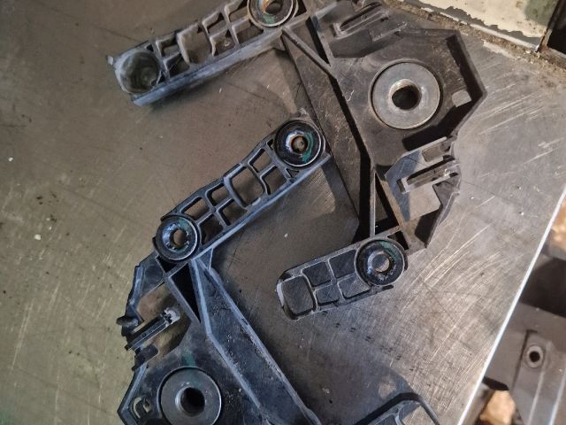 bontott PEUGEOT 407 Jobb első Lökhárító Merevítő Tartó (Fém)