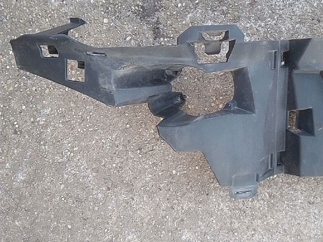 bontott PEUGEOT 407 Jobb első Lökhárító Tartó (Műanyag)