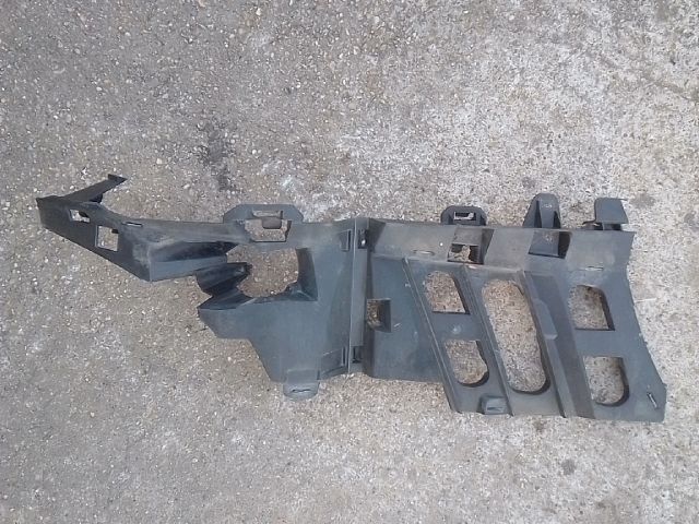 bontott PEUGEOT 407 Jobb első Lökhárító Tartó (Műanyag)