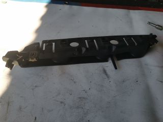 bontott PEUGEOT 407 Jobb első Lökhárító Tartó (Műanyag)