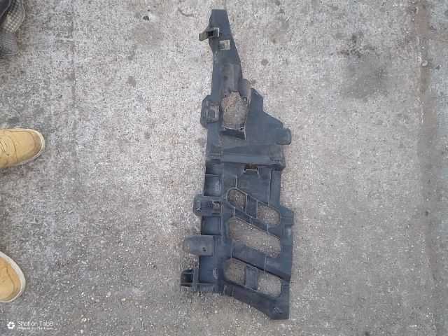 bontott PEUGEOT 407 Jobb első Lökhárító Tartó (Műanyag)