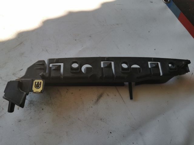 bontott PEUGEOT 407 Jobb első Lökhárító Tartó (Műanyag)