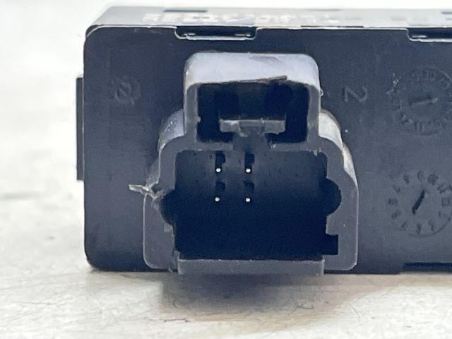 bontott PEUGEOT 407 Jobb hátsó Ablakemelő Kapcsoló