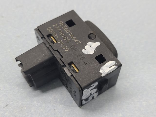 bontott PEUGEOT 407 Jobb hátsó Ablakemelő Kapcsoló