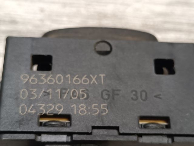 bontott PEUGEOT 407 Jobb hátsó Ablakemelő Kapcsoló