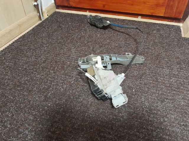 bontott PEUGEOT 407 Jobb hátsó Ajtózár