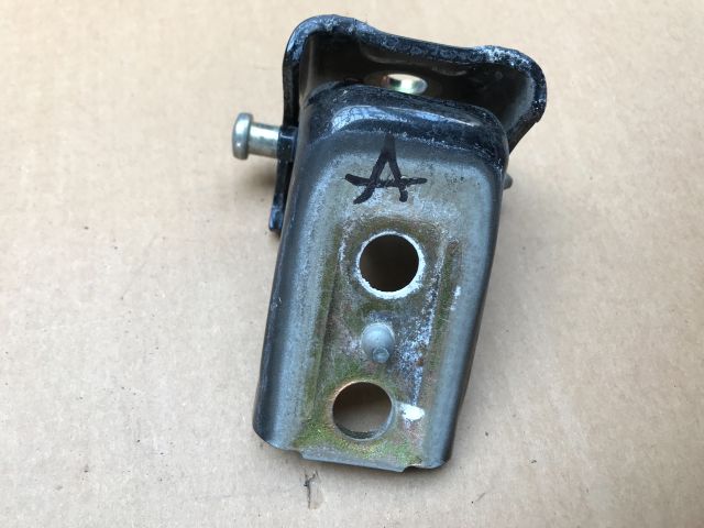 bontott PEUGEOT 407 Jobb hátsó Alsó Zsanér