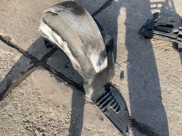 bontott PEUGEOT 407 Jobb hátsó Hátsó Dobbetét (Kerékjárati, Műanyag)