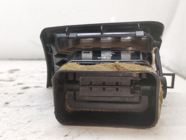 bontott PEUGEOT 407 Jobb Szellőző