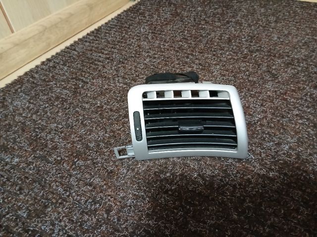 bontott PEUGEOT 407 Jobb Szellőző