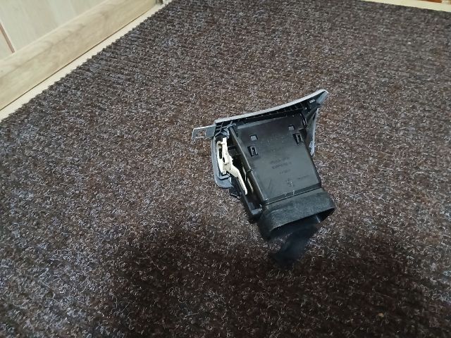 bontott PEUGEOT 407 Jobb Szellőző