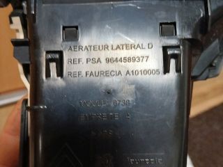 bontott PEUGEOT 407 Jobb Szellőző