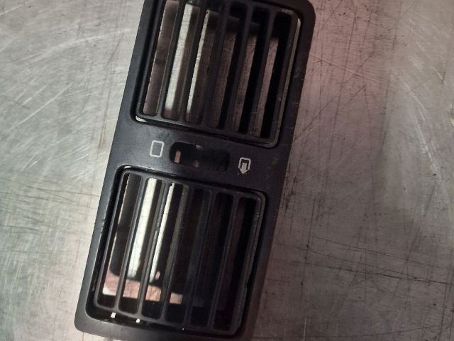 bontott PEUGEOT 407 Középső Szellőző