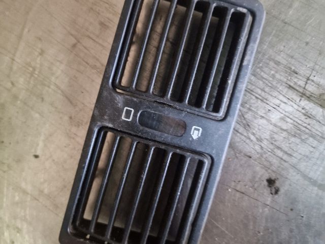 bontott PEUGEOT 407 Középső Szellőző