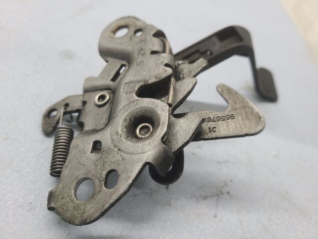 bontott PEUGEOT 407 Motorháztető Nyitó Kar / Gomb