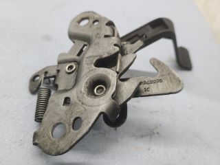 bontott PEUGEOT 407 Motorháztető Nyitó Kar / Gomb