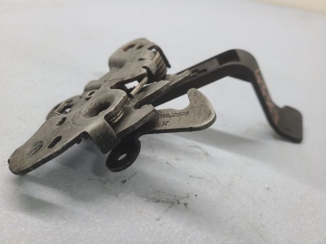 bontott PEUGEOT 407 Motorháztető Nyitó Kar / Gomb